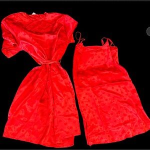 Women elegant sleepwear. SZ.  Medium. Short sleeve robe and cami nightdress.